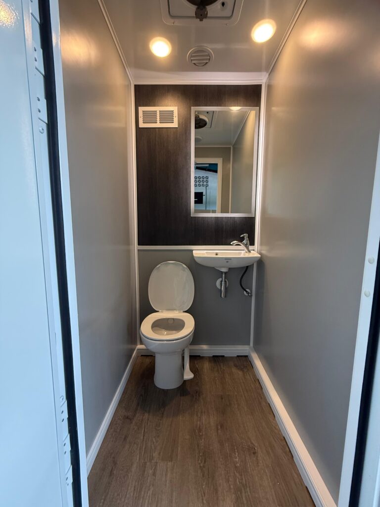 Ban╠âoLujoInterior2